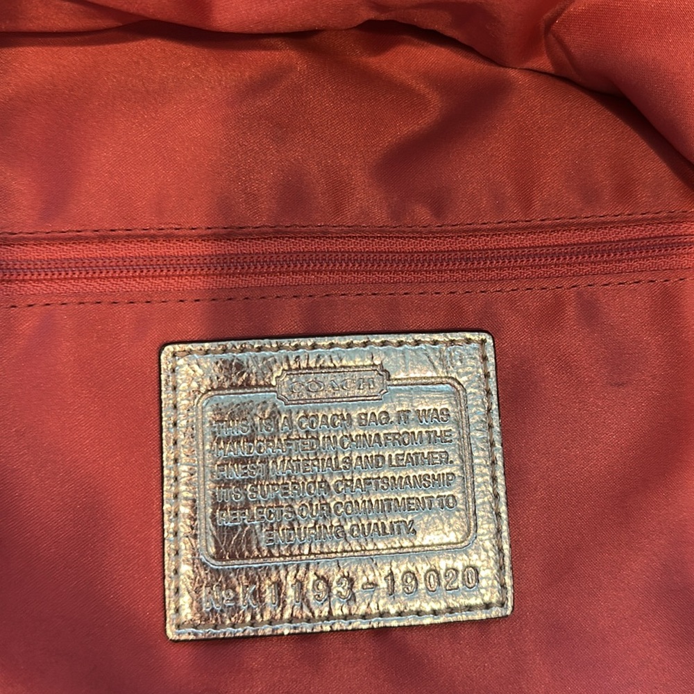 Coach multicolored pastel hobo shoulder bag/ crossbody. Style : 19020 - Picture 13 of 17